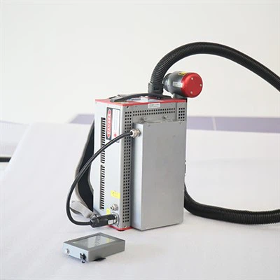 На голяма височина 300 вата раница лазерна машина за почистване на Църквата за възстановяване Висока сграда